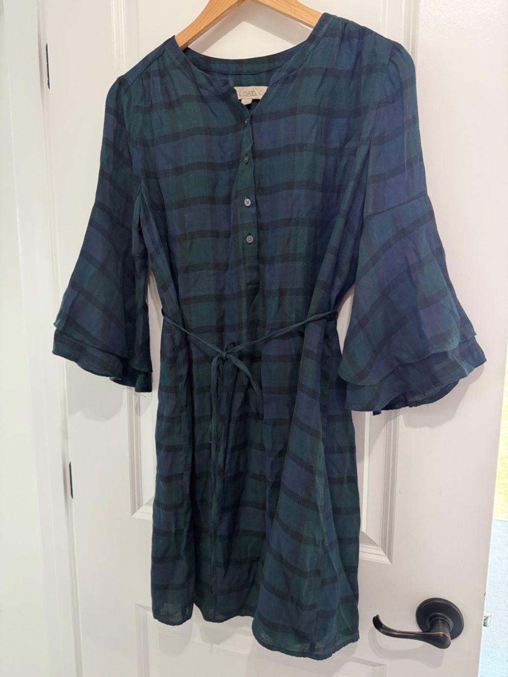 EUC. Small LOFT button down tie wait dress